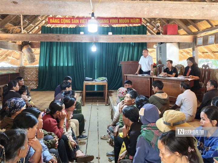 Rất đông người dân xã Đắk Plô (Quảng Ngãi) tới buổi tuyên truyền để lắng nghe các chia sẻ từ Hội Luật gia tỉnh Quảng Ngãi.