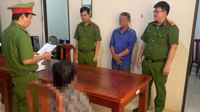 Nguyễn Minh Sơn bị bắt tạm giam để điều tra về hành vi hiếp dâm. Ảnh: Cổng TTĐT Công an Vĩnh Long