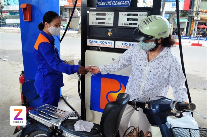 Các doanh nghiệp xăng dầu đề nghị điều chỉnh nhiều quy định về hệ thống phân phối. Ảnh: Việt Linh.