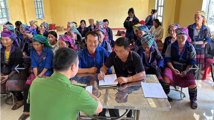 Tuyên truyền, phổ biến pháp luật được đưa đến tận cơ sở, giúp đồng bào vùng cao Lào Cai (Ảnh nguồn Lào Cai)