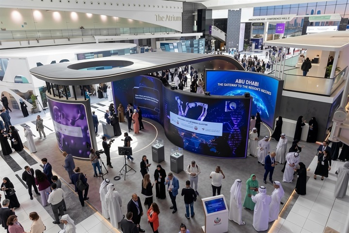 Không gian triển lãm tại Abu Dhabi Global Health Week 2025, nơi các giải pháp y tế được giới thiệu trực tiếp tới cơ quan quản lý, chuyên gia, doanh nghiệp và nhà đầu tư. Ảnh: dmg events.