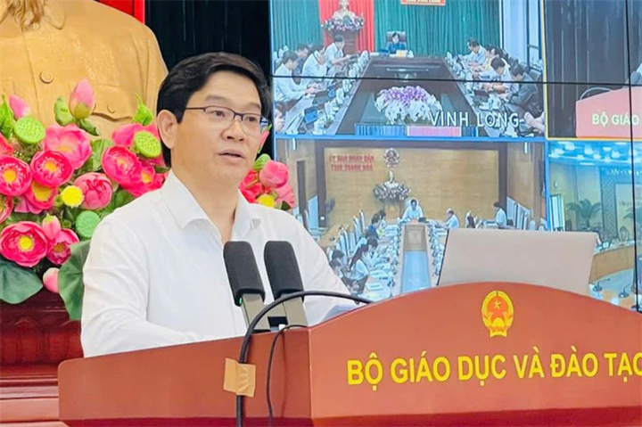 Vụ trưởng Vụ Giáo dục phổ thông Thái Văn Tài báo cáo tại hội nghị - Ảnh: MOET