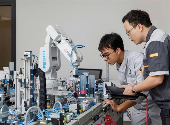 Bộ Giáo dục và Đào tạo quy định cách xác định nhóm 30% điểm cao nhất được nhận học bổng Chính phủ và nguyên tắc xử lý khi nhiều thí sinh bằng điểm ở vị trí cuối.  Ảnh: MOET