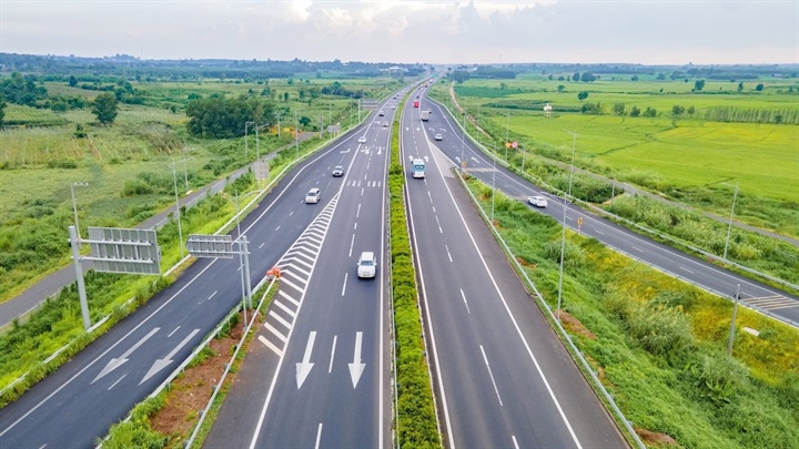 Cục Đường bộ Việt Nam đánh giá cao tốc vẫn đang đóng vai trò chủ đạo trong vận chuyển trên trục hành lang Bắc - Nam. Ảnh: VEC