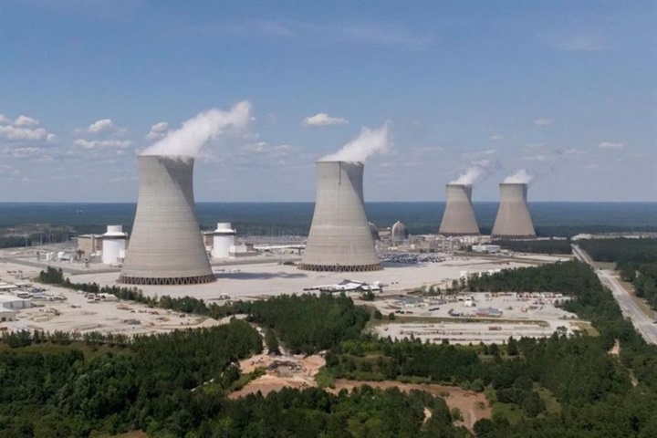 Có thể dùng chung phòng thí nghiệm, tăng hợp tác với viện và doanh nghiệp. Ảnh: Bloomberg