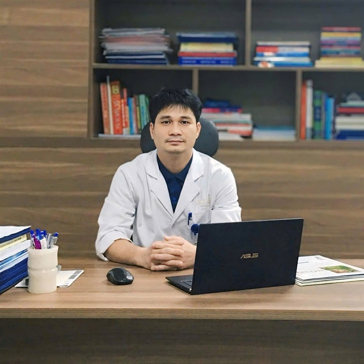 BS.CKII Nguyễn Văn Phước, Trưởng khoa Ngoại Tổng hợp, Bệnh viện Thanh Nhàn. Ảnh: BVCC
