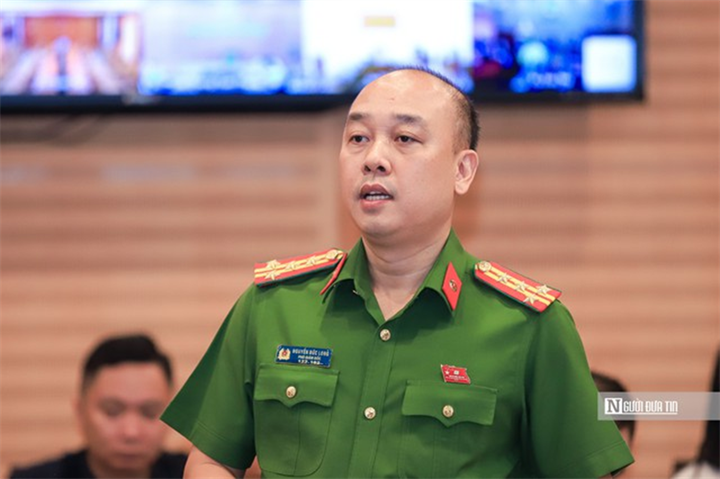 Đại tá Nguyễn Đức Long - Phó Giám đốc Công an Thành phố Hà Nội trả lời tại họp báo (Ảnh: Hữu Thắng).