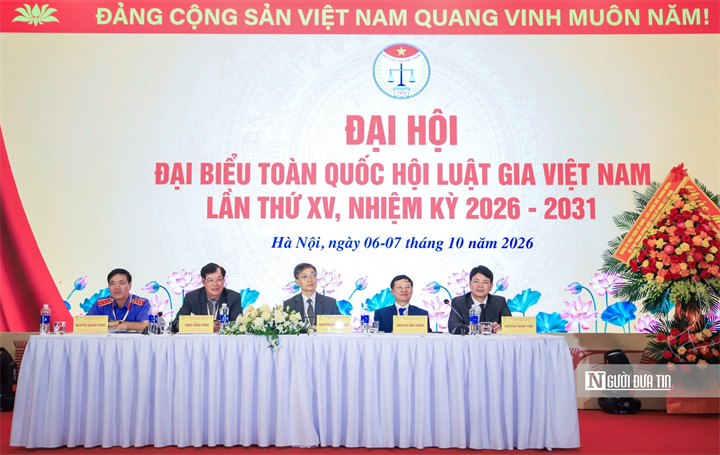 Đoàn Chủ tịch Đại hội.