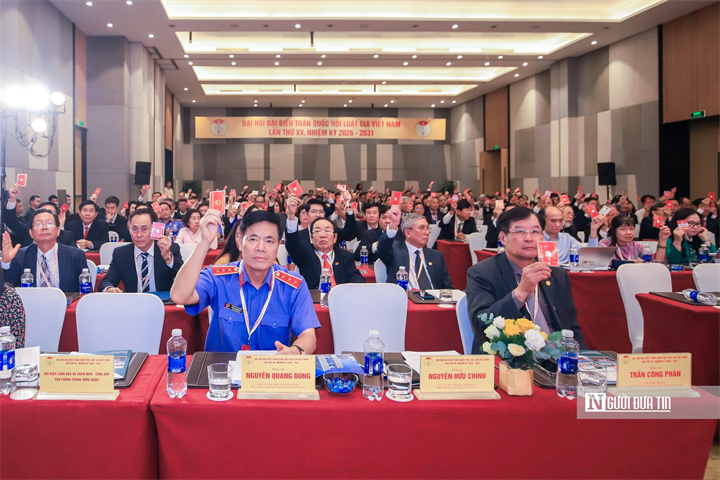 Các đại biểu biểu quyết tại Đại hội.