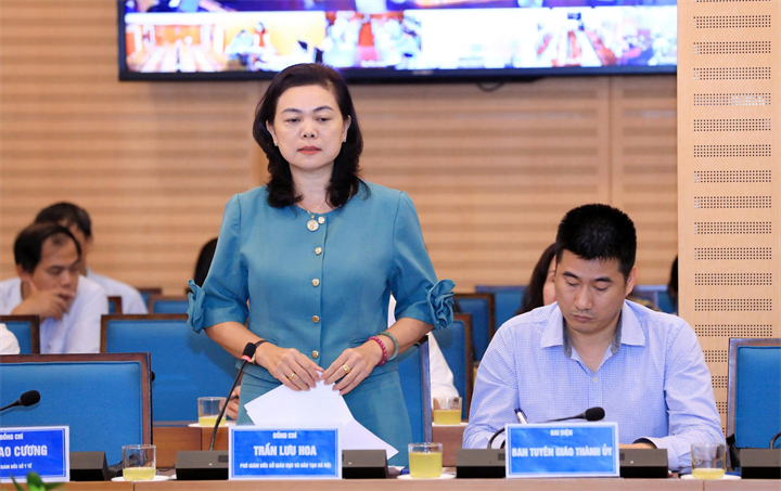 Phó Giám đốc Sở GD&ĐT Trần Lưu Hoa trả lời tại cuộc họp báo. Ảnh: VietNamnet