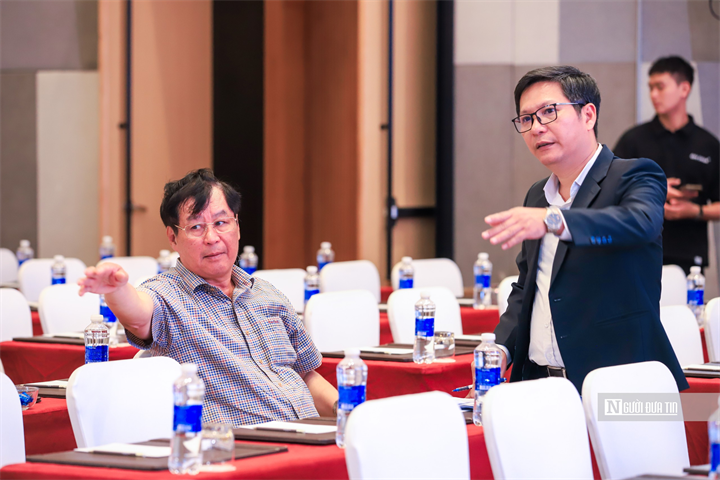 TS.Trần Công Phàn - Phó Chủ tịch Thường trực Hội Luật gia Việt Nam kiểm tra công tác chuẩn bị Đại hội.