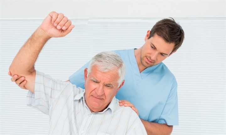 Vận động phù hợp vừa hỗ trợ phục hồi chức năng vừa giúp duy trì tuần hoàn máu