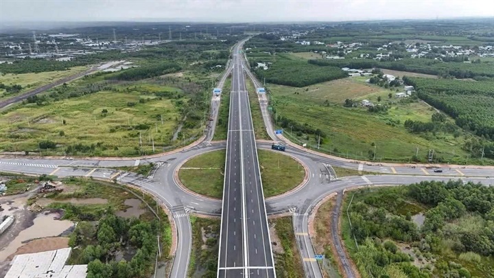 Cao tốc Bến Lức – Long Thành thông xe toàn tuyến, mở rộng kết nối liên vùng và tạo thêm động lực phát triển cho bất động sản cửa ngõ phía Tây TP.HCM. Nguồn ảnh Bim Group