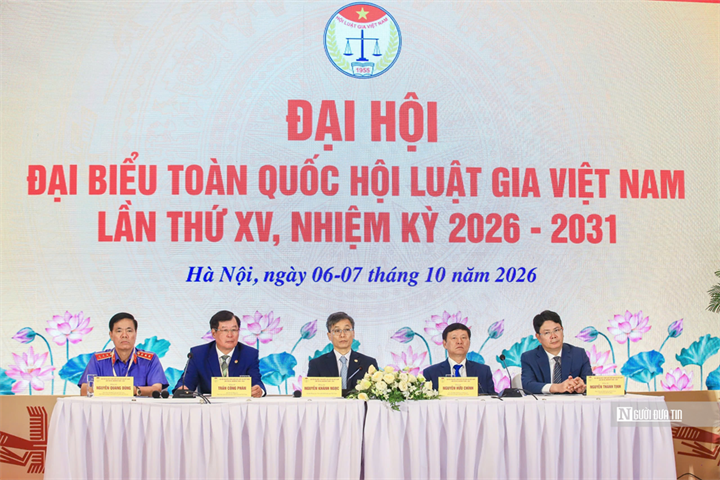 Đoàn Chủ tịch Đại hội.