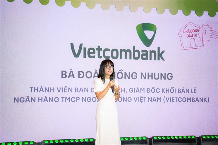 Bà Đoàn Hồng Nhung - Giám đốc Khối Bán lẻ Vietcombank phát biểu tại họp báo ra mắt chương trình Quán Nhà Haha