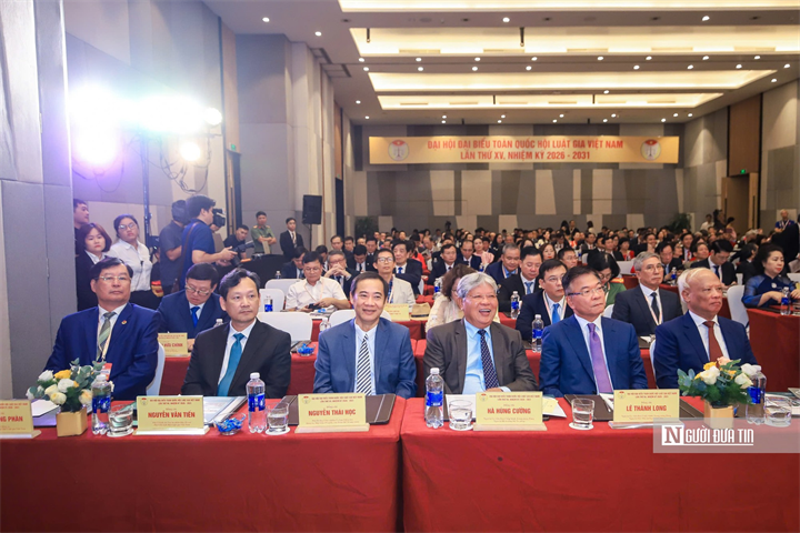 Các đồng chí lãnh đạo, nguyên lãnh đạo Đảng, Nhà nước, Mặt trận Tổ quốc Việt Nam dự Đại hội.