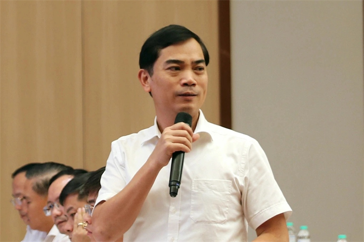 Ông Nguyễn Văn Khoa, Giám đốc Sở GD&ĐT Nghệ An, cung cấp thông tin tại cuộc họp báo (Ảnh: Hoàng Lam).