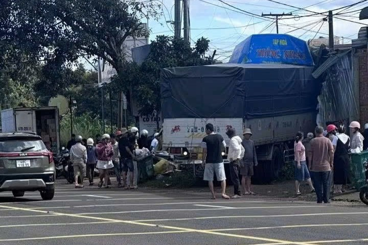 Hiện trường vụ tai nạn. Ảnh: QV./ Theo báo VietNamNet.