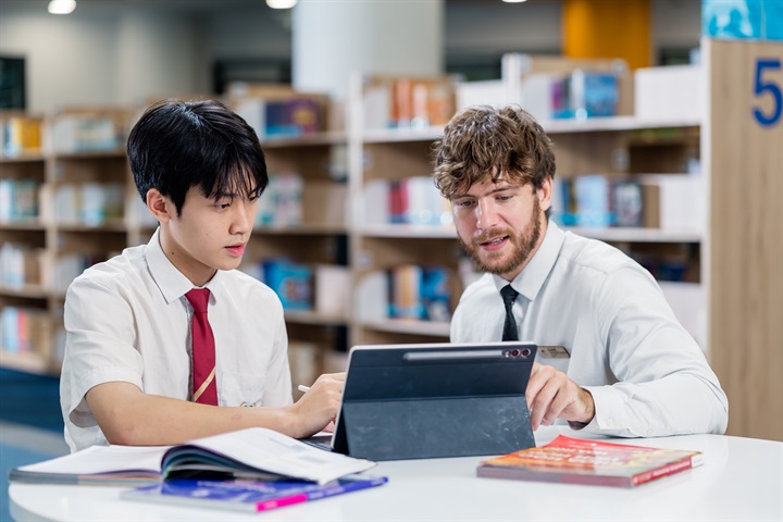 Thông qua “The Inquiry Pathway”, học sinh sẽ từng bước làm chủ công trình nghiên cứu độc lập từ bậc phổ thông. (Ảnh minh họa)