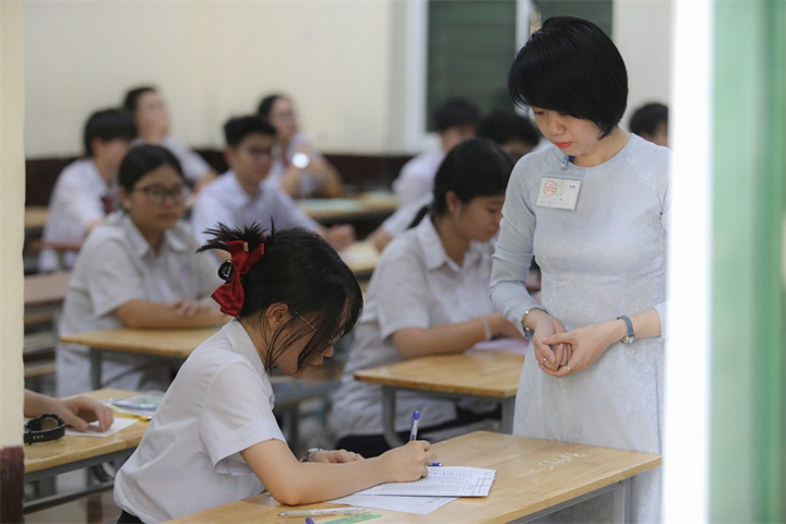 Chính phủ yêu cầu bảo đảm học sinh không đỗ lớp 10 THPT công lập vẫn được đi học. Ảnh minh họa: Dân trí