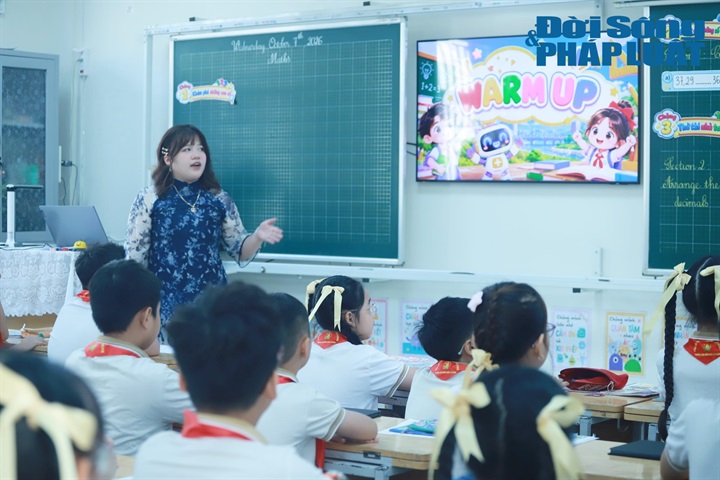 Giáo viên linh hoạt đưa tiếng Anh vào bài giảng, phù hợp với năng lực của từng lớp và từng học sinh.