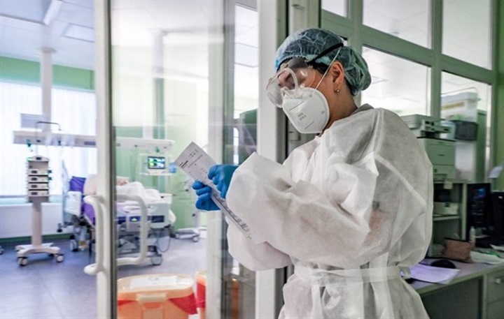 Bộ Y tế thông tin về nhân viên phòng xét nghiệm tại Nga tử vong sau viêm phổi chưa rõ nguyên nhân. Ảnh: TASS phát ngày 6/10/2026