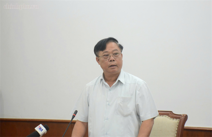 Phó Cục trưởng Cục Du lịch Quốc gia Việt Nam Phạm Văn Thủy thông tin tại buổi họp báo. Ảnh: Báo Chính phủ.