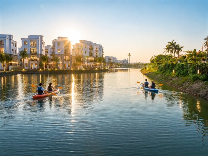 Không gian compound bên sông Bắc Hưng Hải tạo dấu ấn riêng cho Vịnh Xanh trong tổng thể Ocean City. Nguồn ảnh Vingroup