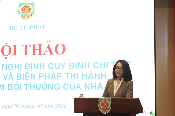 Các đại biểu trao đổi.