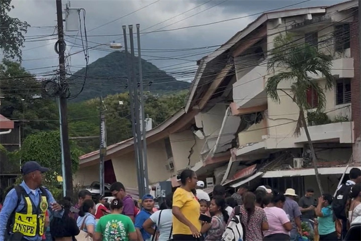 Động đất khiến nhiều công trình ở Panama đổ sập. Ảnh: Reuters