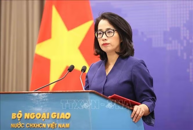 Người phát ngôn Bộ Ngoại giao Phạm Thu Hằng trả lời câu hỏi của các cơ quan báo chí. Ảnh: An Đăng/TTXVN