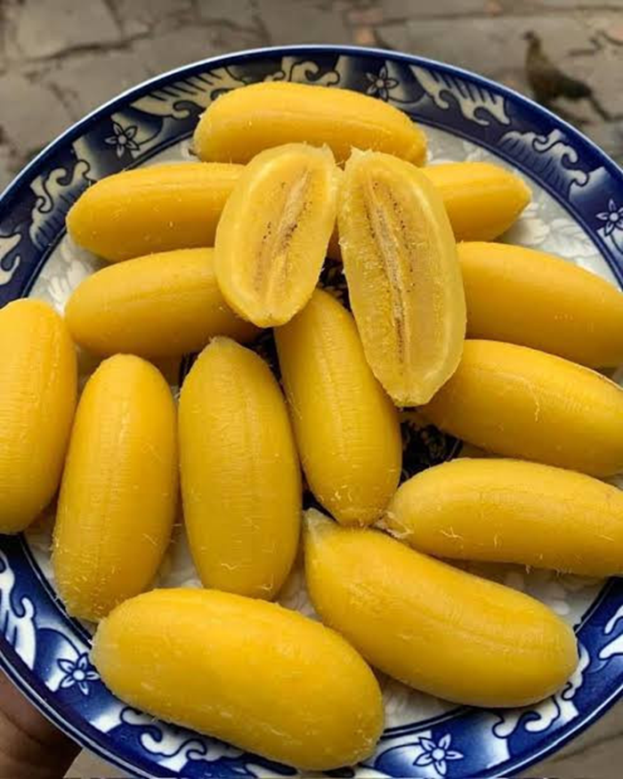 Để món ăn đạt độ ngon chuẩn vị, người ta thường chọn những quả chuối già, vừa chớm chín, vỏ bắt đầu ngả vàng. Ảnh: VietNamnet