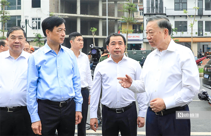 Tổng Bí thư, Chủ tịch nước Tô Lâm trao đổi với lãnh đạo Trung ương và Thành phố Hà Nội về dự án bãi đỗ xe, cây xanh thuộc khu vực giữa đường Vành đai 1 và đường La Thành (Ảnh: Quang Thái).