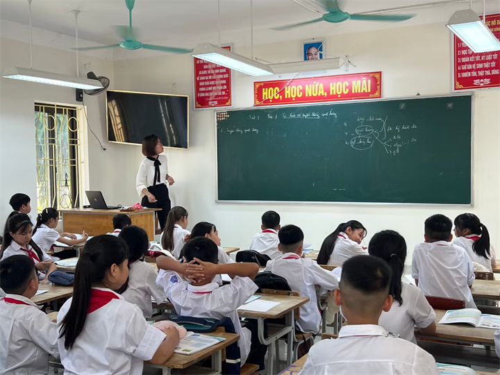 Hà Nội cấm trường học ép học sinh tham gia chương trình liên kết trong năm học này. Ảnh: Tiền phong