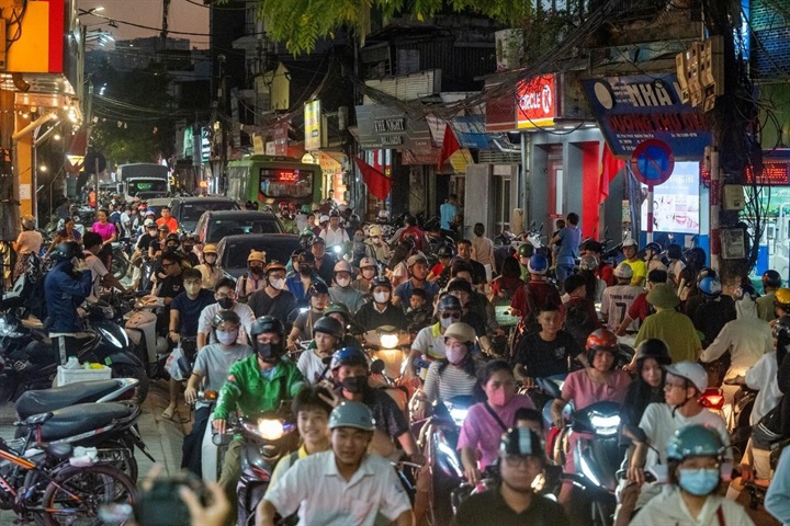 Nếu Vĩnh Hưng hiện vẫn có những khu vực thiếu không gian công cộng, định hướng sau tái thiết là bổ sung cây xanh, công viên và các công trình hạ tầng xã hội sẽ giúp thay đổi chất lượng môi trường sống, đồng thời tạo ra những khoảng không gian mà nhiều khu dân cư hiện hữu còn thiếu.