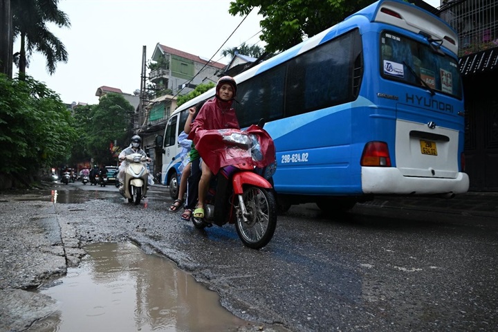 Khu vực này không thiếu những tuyến đường kết nối ra bên ngoài, nhưng bài toán nằm ở khả năng kết nối bên trong.