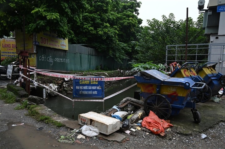 Hệ thống thoát nước chưa đáp ứng được nhu cầu, trong khi nước thải, rác thải tại một số khu dân cư còn xả trực tiếp, khiến môi trường và chất lượng sống bị ảnh hưởng.