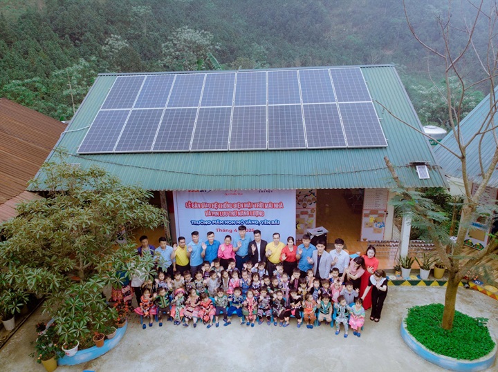 Hệ thống điện năng lượng mặt trời hỗ trợ các trường vùng cao chưa được tiếp cận điện lưới quốc gia. Nguồn ảnh Vingroup