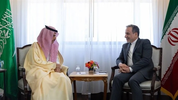 Ngoại trưởng Saudi Arabia, Hoàng tử Faisal bin Farhan đã thảo luận với người đồng cấp Iran Abbas Araghchi. (Ảnh: AA)