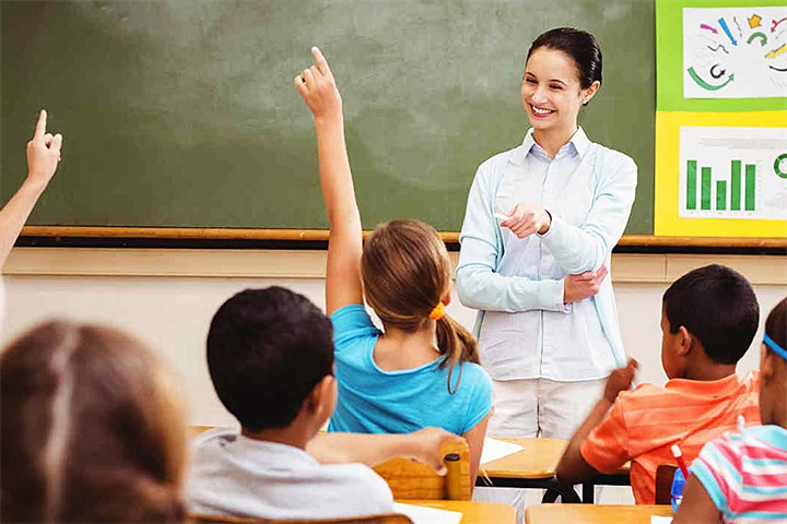 Giáo viên càng cố nói khàn tiếng càng nặng