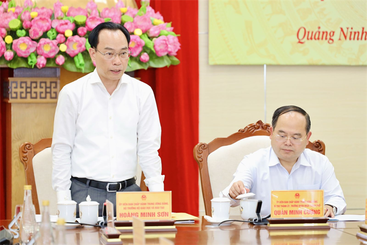 Bộ trưởng Hoàng Minh Sơn phát biểu tại buổi làm việc. Ảnh: MOET