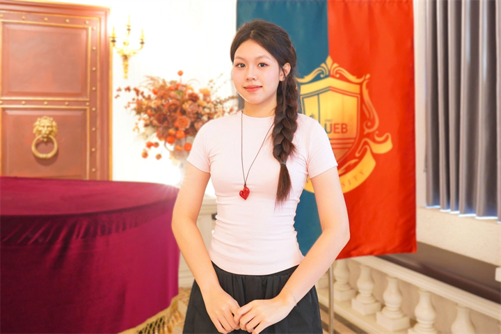 Thảo Nhi đạt 28,83 điểm thi tốt nghiệp THPT 2026, trở thành thủ khoa đầu vào toàn trường và thủ khoa ngành Kinh tế quốc tế, Trường Đại học Kinh tế. Ảnh: VietNamnet