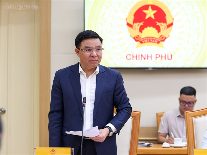 Bộ trưởng Bộ Công Thương Lê Mạnh Hùng báo cáo tại cuộc họp - Ảnh: chinhphu.vn/Nhật Bắc