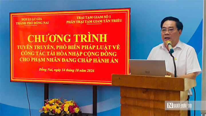 Luật gia Nguyễn Văn Cưỡng, Giám đốc Trung tâm Tư vấn pháp luật thuộc Hội Luật gia Tp.Đồng Nai trao đổi về công tác tái hòa nhập cộng đồng cho người chấp hành xong án phạt tù.