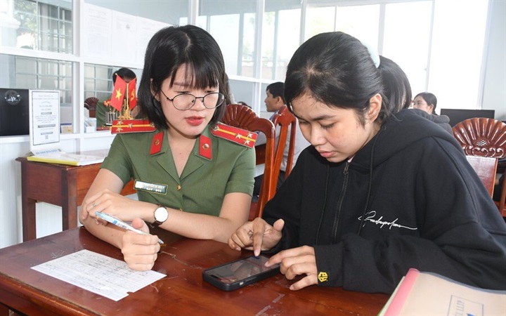Công dân có thể thực hiện thủ tục xin cấp Phiếu lý lịch tư pháp trên VNeID. Ảnh: Bộ Công an