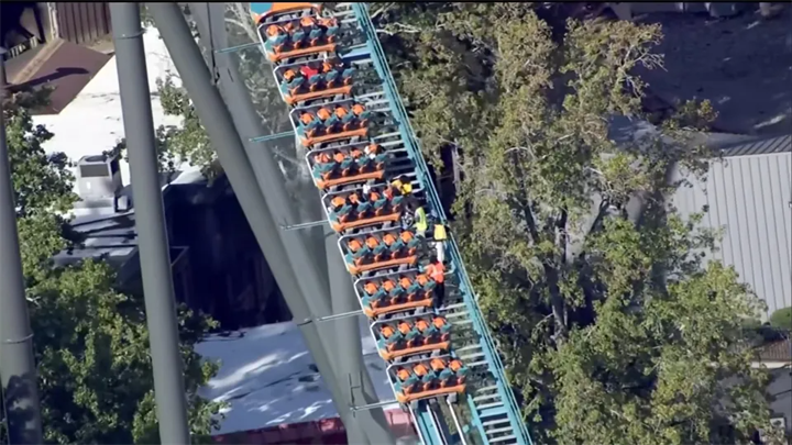 Kariem đã chơi trò cảm giác mạnh Goliath tại công viên Six Flags Over Georgia. (Ảnh: The Sun)