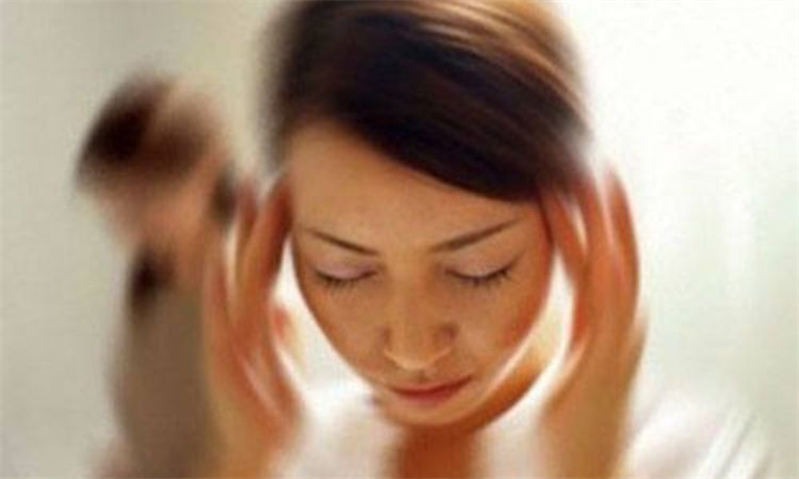 Ù tai chóng mặt thường xuất hiện cùng lúc gây cảm giác khó chịu