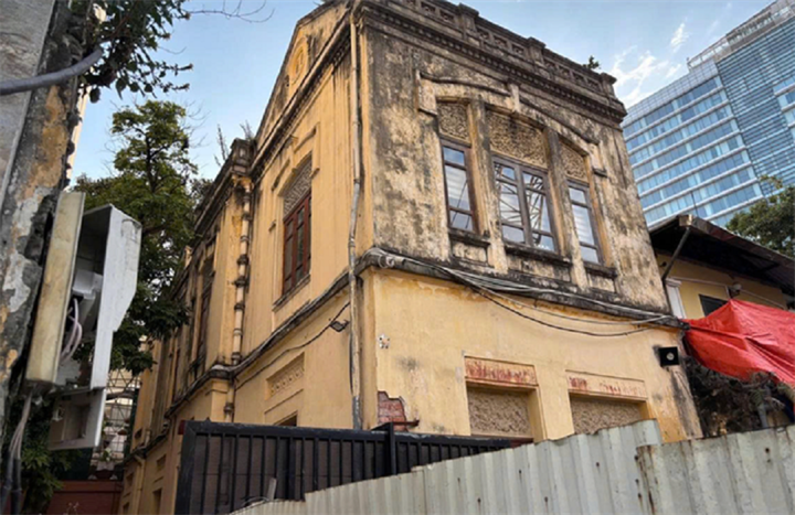 Căn biệt thự có diện tích hơn 342 m2 tại số 99 Trần Hưng Đạo. ẢNH: VPA
