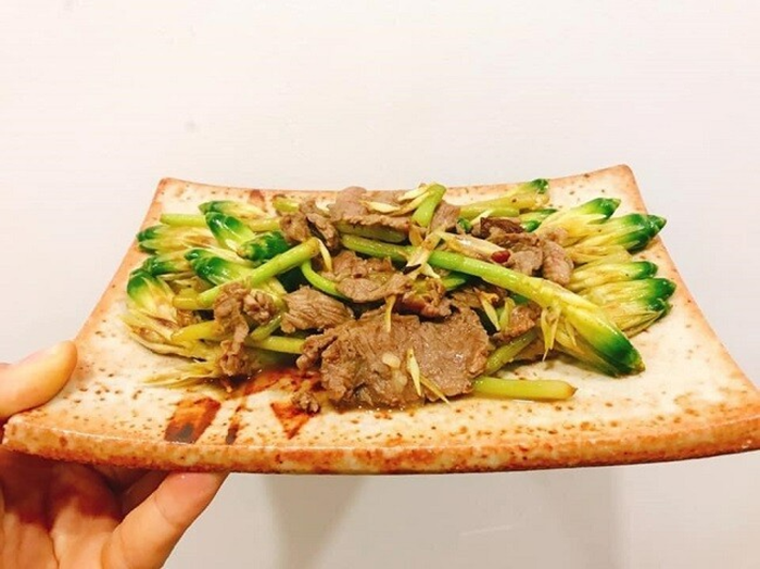 Nụ hoa gừng cũng có thể kết hợp với thịt bò để tạo thành món xào được nhiều người yêu thích. Ảnh: Thời báo Văn học Nghệ thuật