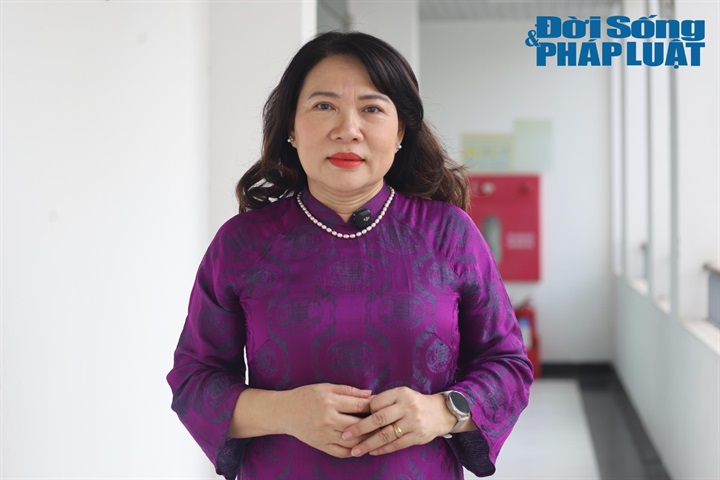 Bà Trần Thị Thu Hường, Chủ tịch Hội Người cao tuổi phường Tây Hồ. Ảnh: Lê Liên